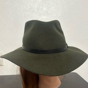 Olive and Pique hat 100% wool